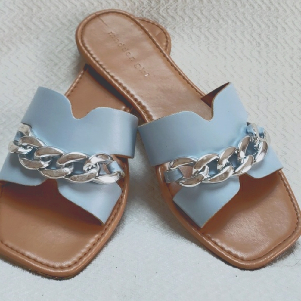 Madden Girl Powder Blue Summer slip-on sandal slide with chain detail Sz 9